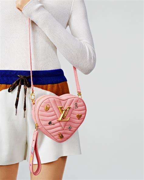 louis vuitton a forma di cuore|Louis Vuitton celebra l’amore: tutte pazze per la Heart Bag.